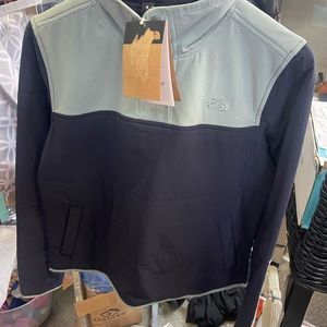 Woman’s North face Mtn Sweater Pullover